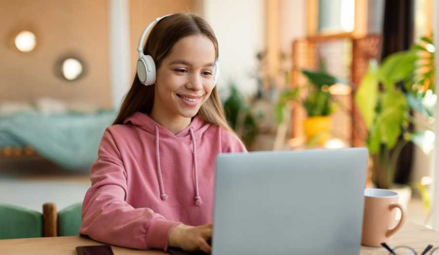 Online Middle School student in class